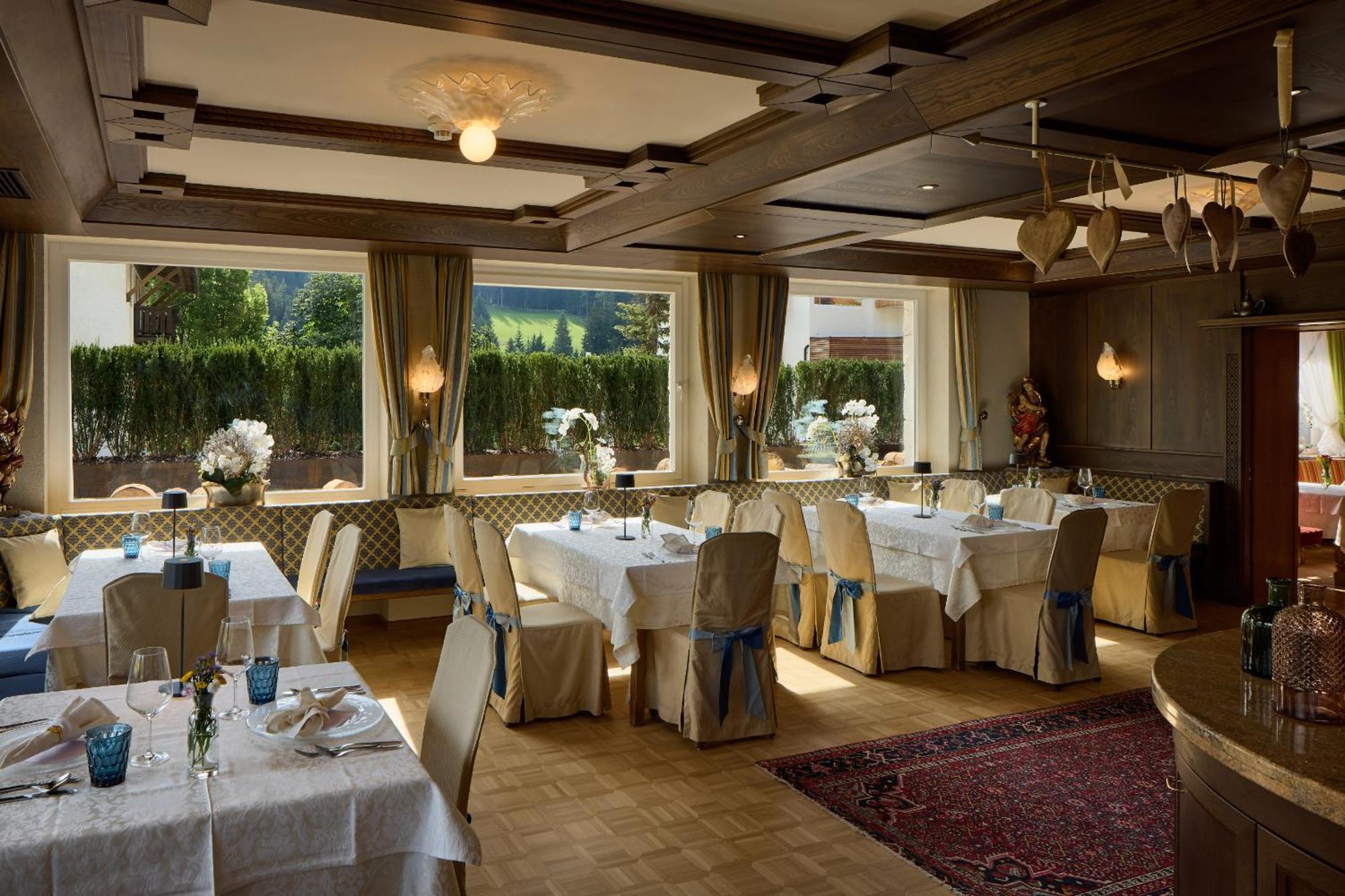 Dolomites Wellness Hotel Savoy Ла-Вілла Екстер'єр фото